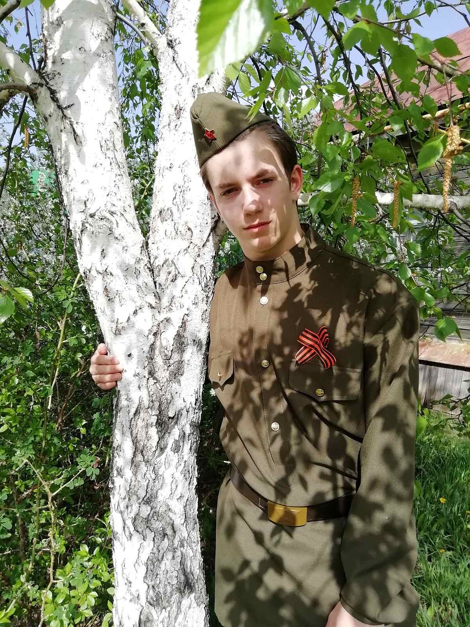 Юноша серьезно увлекается хореографией