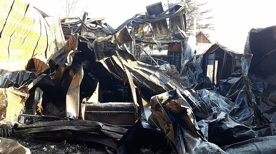 Магазин сантехники оказался практически уничтожен огнем. Фото: предоставлено пострадавшими