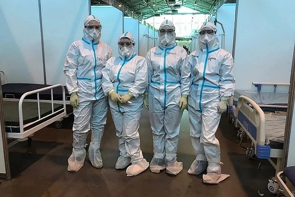 В госпитале в «Ленэкспо» до сих пор остаются врачи и медицинский персонал. Фото: пресс-служба правительства Санкт-Петербурга
