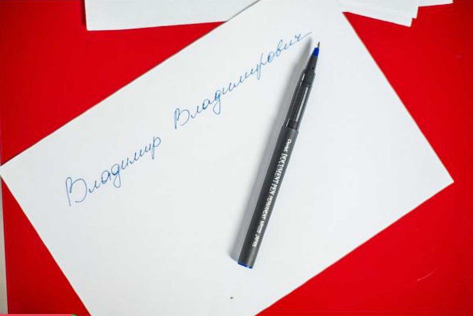 Владимир Путин пользуется ручкой марки Pentel Document Pen. Фото: pentelpen.ru