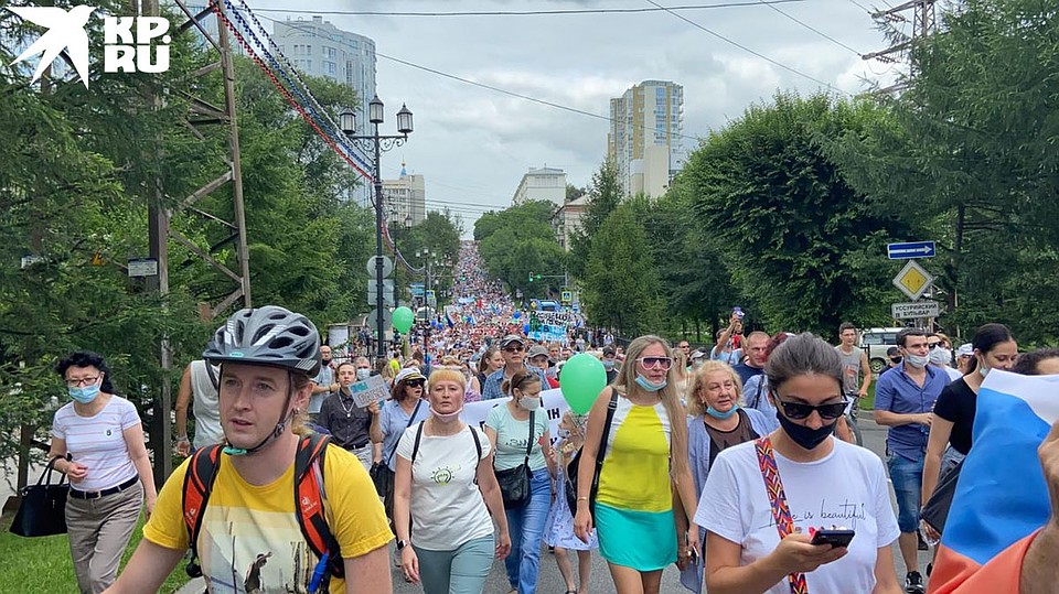 Пока митинг в своей миролюбивости, не отличается от предыдущих. Фото: Борис КОКУРИН