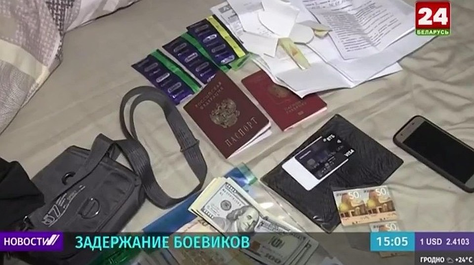 На одном из кадров мелькает пачка суданских 20-фунтовых купюр и рядом – суданские же телефонные карты оплаты. Фото: кадр видео
