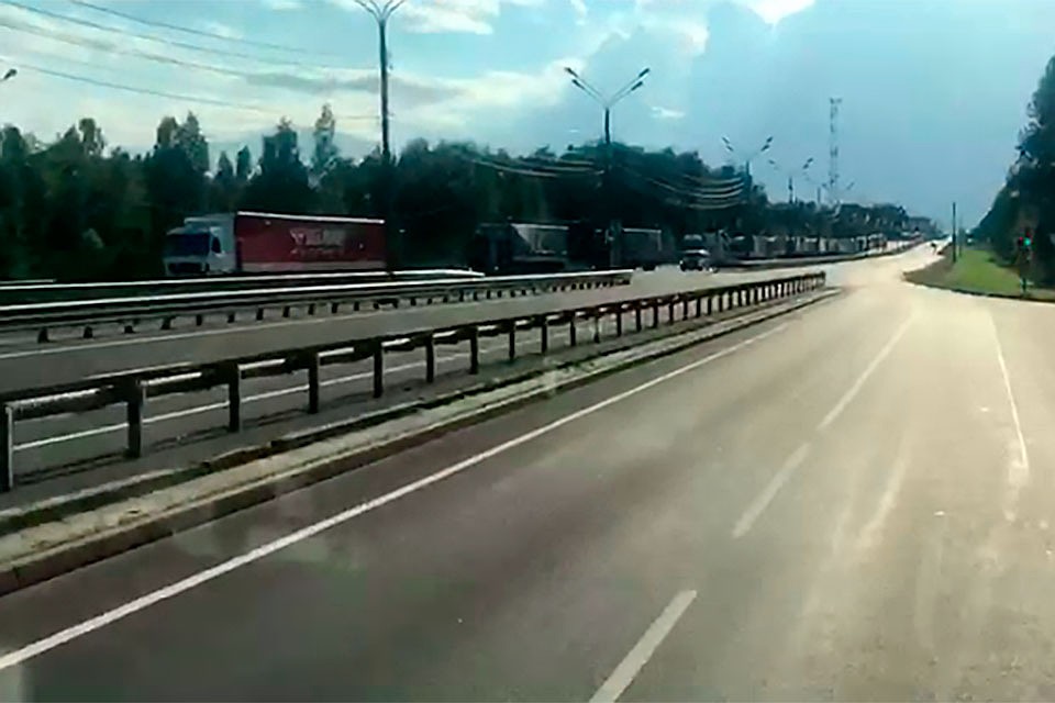 ДОрога к границе России и Беларуссии Фото: принтскрин видео.
