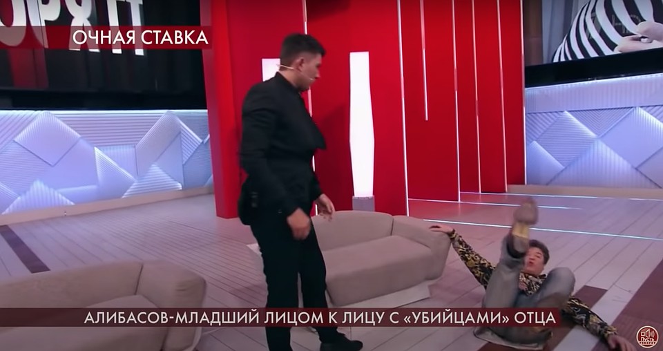 В студии шоу «На самом деле» сын Бари Алибасова, как говорят очевидцы, жестоко избил бывшего директора группы Фото: Первый канал
