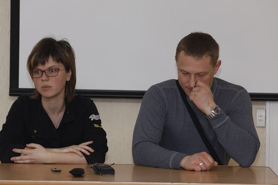 Видимо опасаясь вопросов по существу Надежда привела с собой мужа-спецназовца
