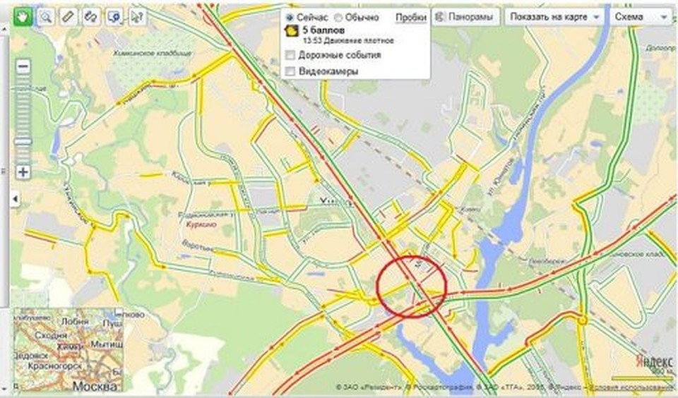 На карте четко видно: пробка образуется перед остановкой и рассасывается вскоре после нее