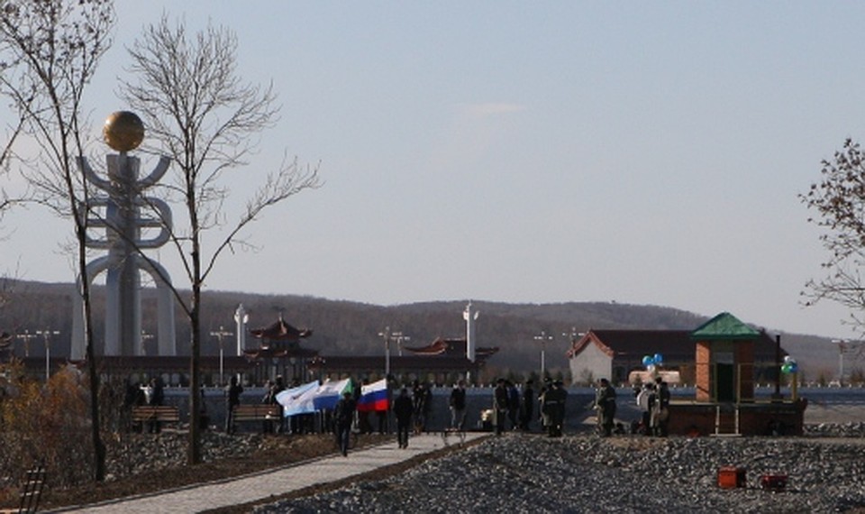 На Большом Уссурийском острове в районе села Казакевичево прошел митинг, посвященный окончанию берегоукрепительных работ Фото: Сергей ПЛОТНИКОВ