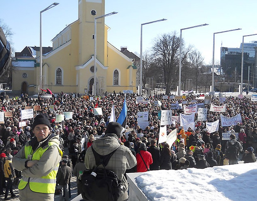 Митинг педагогов состоялся на площади Свободы - главной площади эстонской столицы. Фото: Андрей БАБИН