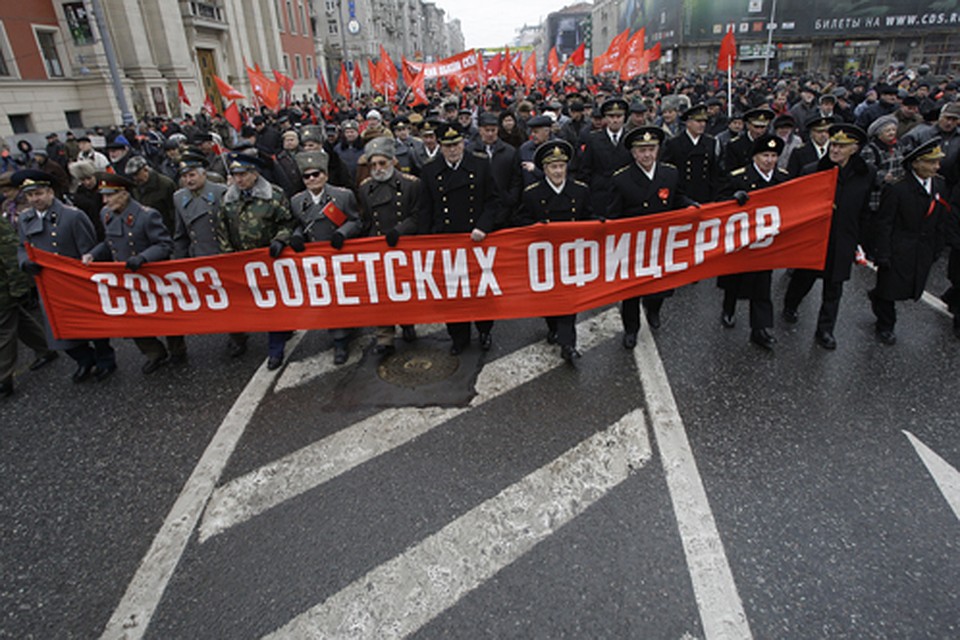 Демонстрация советских офицеров Фото: Анатолий ЖДАНОВ
