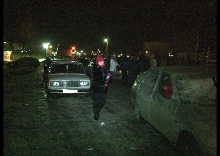 У стен зоны собралось 300 "вольных" человек Фото: KP.RU - Челябинск