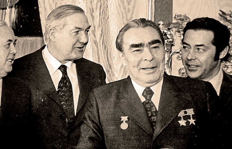 Переводчик всегда за спиной у сильных мира сего, но в самой гуще событий.