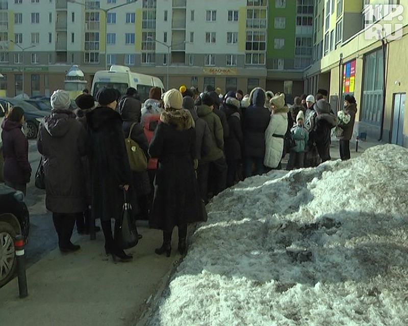 Проститься с лучшей ученицей школы пришел весь ее класс