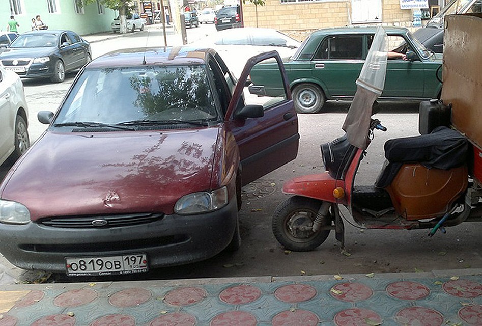 Белорусский Ford Escort на российских улицах.