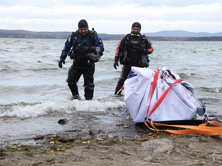 Метеорит подняли водолазы компании "Алеут" из Екатеринбурга Фото: Валерий ЗВОНАРЕВ