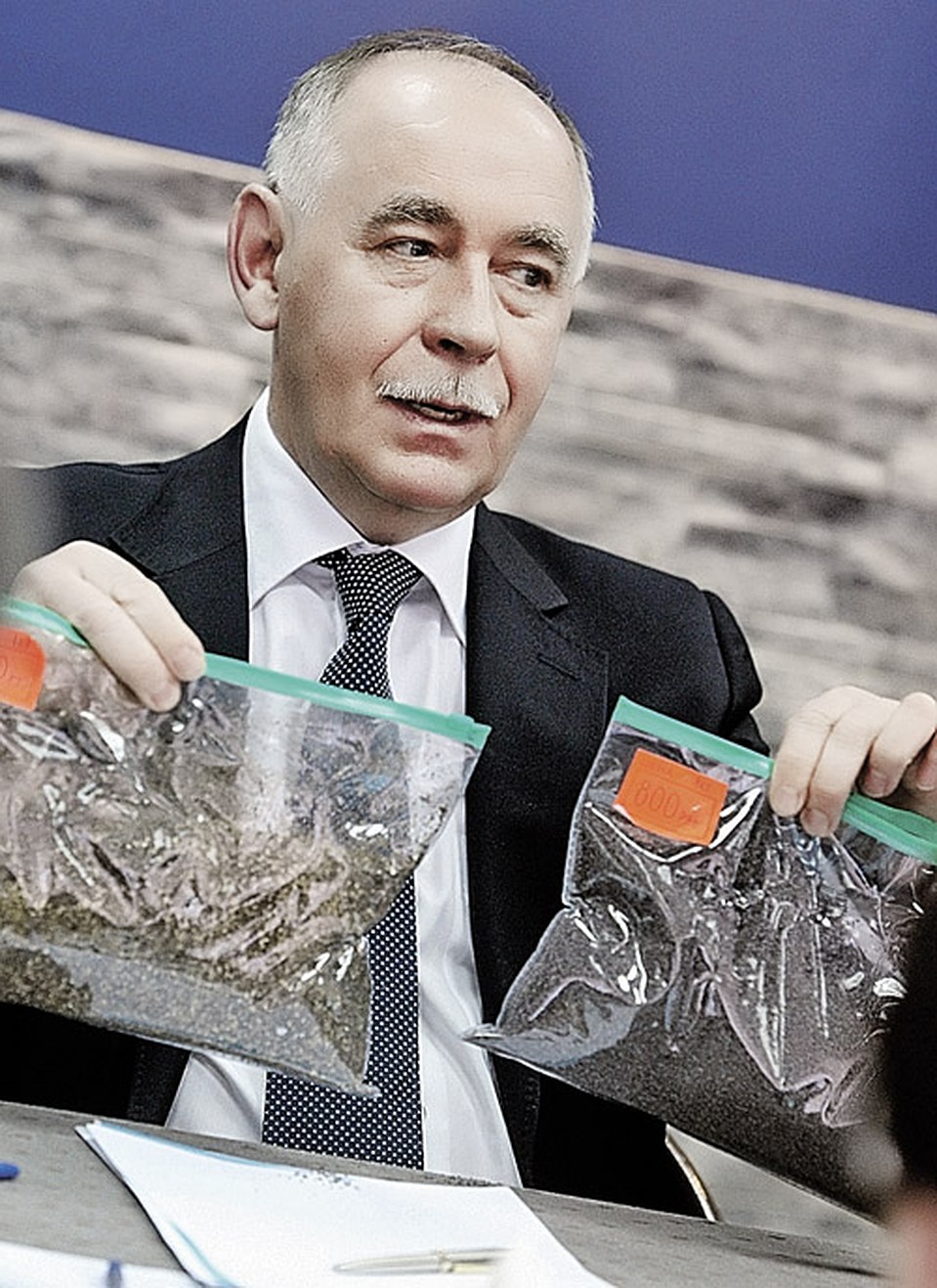 Главный борец с наркотиками Виктор Иванов: размах наркомании такой, что уже угрожает экономике всей страны.