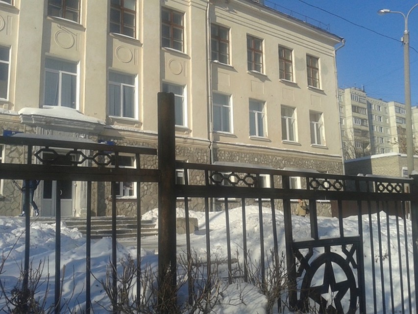 В школе с решением суда согласились, но родители считают, что компенсация слишком маленькая – ребенку нужны деньги на лечение