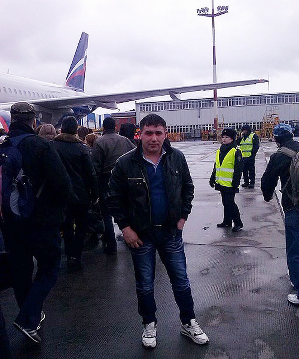16 марта Денис и Руслан прилетели в Крым добровольцами.