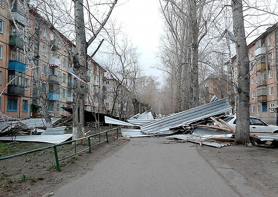 Некоторые дворы после урагана невозможно было узнать