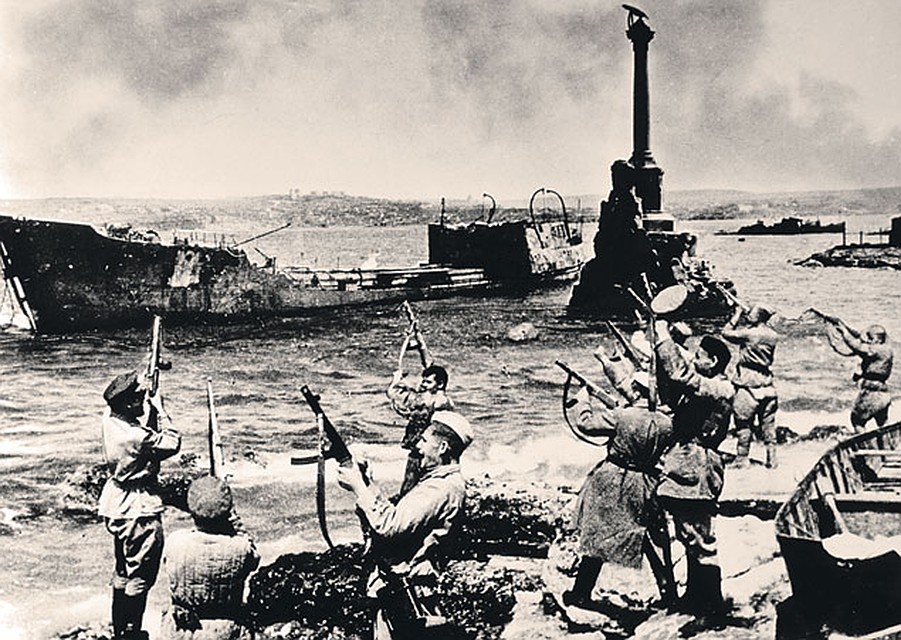 Ялта, апрель 1944 года. Части 227-й Темрюкской стрелковой дивизии вместе с партизанами вышли к городу через перевал Ай-Петри.