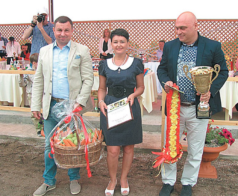 Генеральные спонсоры конно-спортивного сезона 2014 года на Терском племенном конном заводе: вице-президент ООО «Росгосстрах, директор Ставропольского филиала ООО «Росгосстрах» Георгий Нефетиди (справа) и заместитель директора Ставропольского филиала ООО «