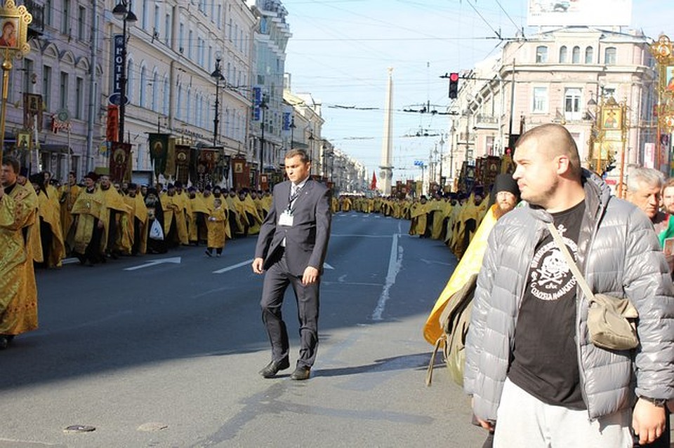 На фото Никита Яшкин во время крестного хода в Петербурге. Фото: соцсети