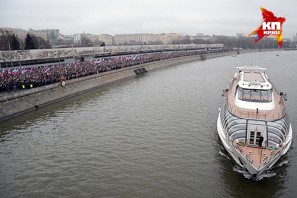 В воскресенье в центре Москвы прошло многотысячное траурное шествие в память о Борисе Немцове. Фото: Александр БОЙКО