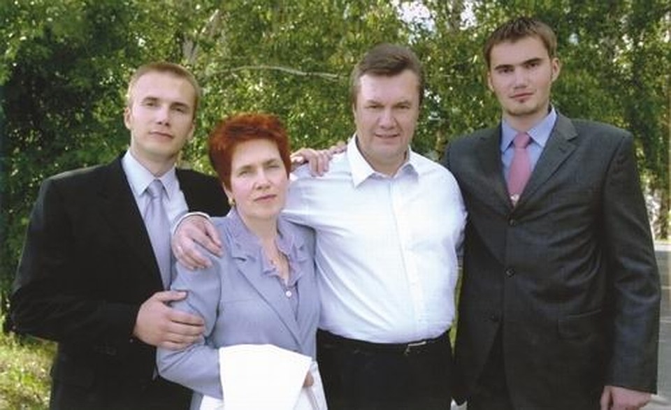 Семья Януковича. Фото сделано во время президентской компании -2004. Фотоархив КП-Украина.