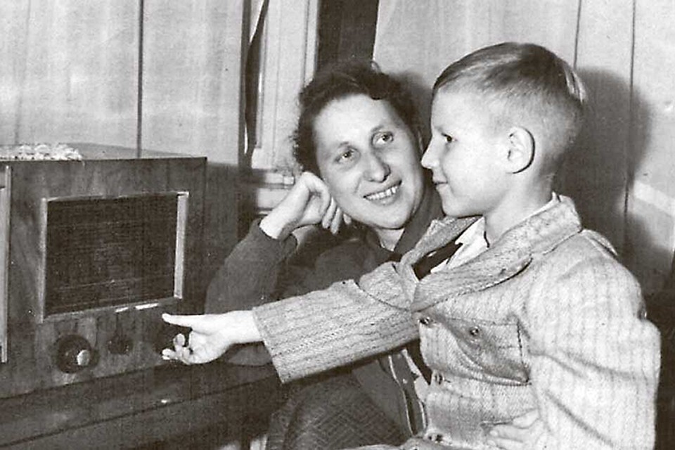 Это фото сделано вечером 24 сентября 1947 года на квартире рижского журналиста Семена Альтмана, активно участвовавшего в «дипломатической войне». Фото: из архива семьи Мажаровых