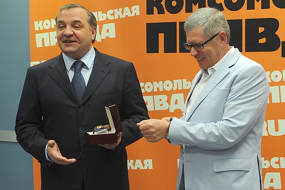 Владимир Пучков - Комсомольской правде: "Желаю вам еще столько же лет процветания и отличной работы!" Фото: Михаил ФРОЛОВ