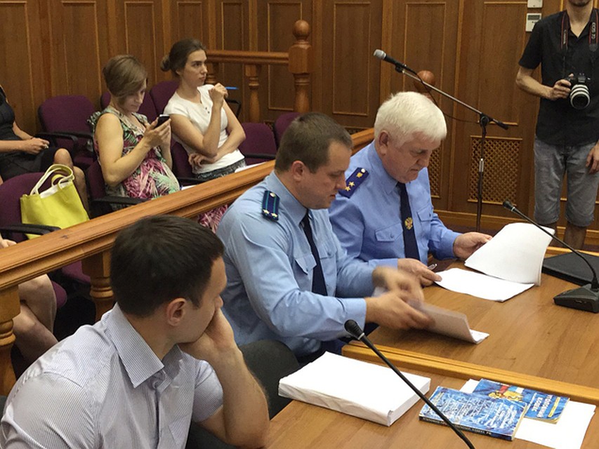 Прокурор области Александр Войтович (справа) просит для Планкова 18 лет лишения свободы, а для Валишина - на год меньше Фото: Андрей АБРАМОВ