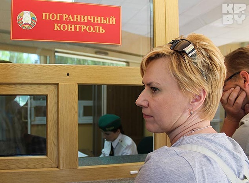 Оформление одного человека занимает не больше, чем 2-3 минуты. Фото: Оксана БРОВАЧ