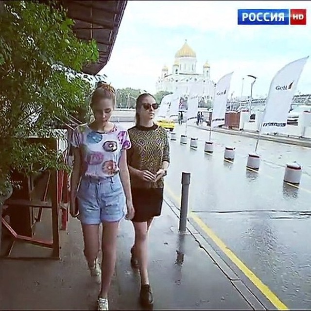 Девушек сейчас показывают по всем телеканалам. Фото: личный архив.