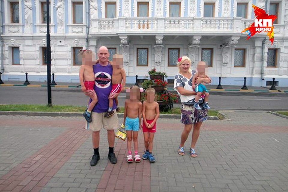 Юля, несмотря на наличие шестерых детей, ни разу не поболтала с мамочками у песочницы – говорила, муж запрещает Фото: СОЦСЕТИ