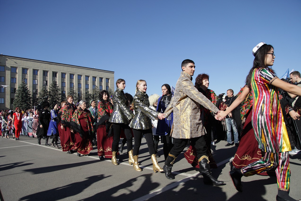 На День народного единства москвичей приглашают водить онлайн-хороводы