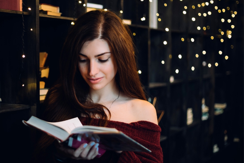 20 лучших новогодних книг с волшебной атмосферой: что почитать для праздничного настроения