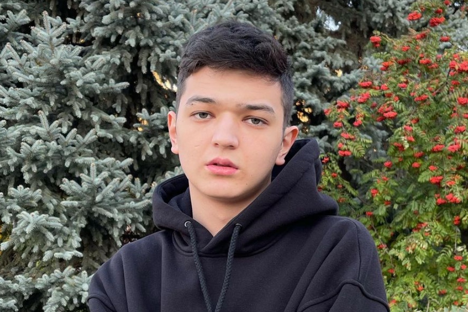 «Думала, что поет мужчина, а это мальчик»: Участник «Голос. Дети» Акмаль подрос и записал взрослый хит «Из-за тебя»