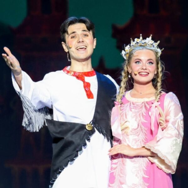 Спектакль «Летучий корабль» в Театре Российской Армии