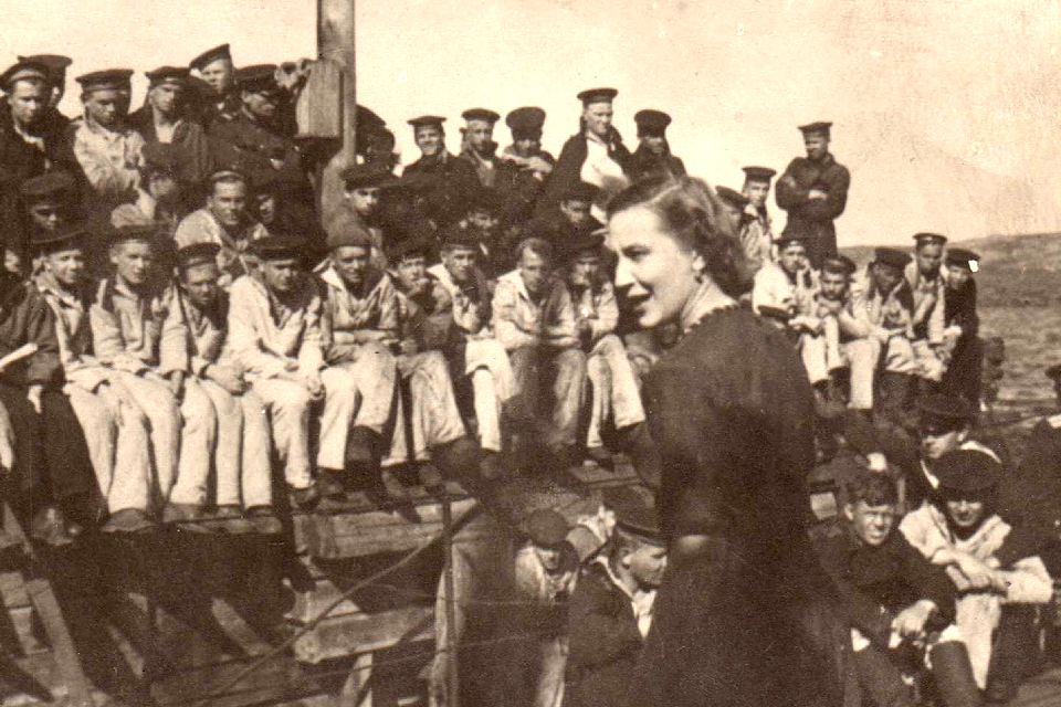 Бахрушинский музей в Москве открыл доступ к театральным хроникам времен Великой Отечественной войны 