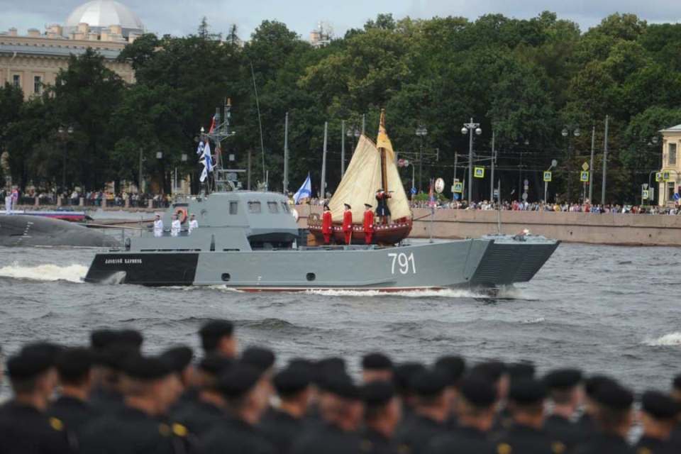 Лучшие фото генеральной репетиции парада на День ВМФ в Санкт-Петербурге 2021