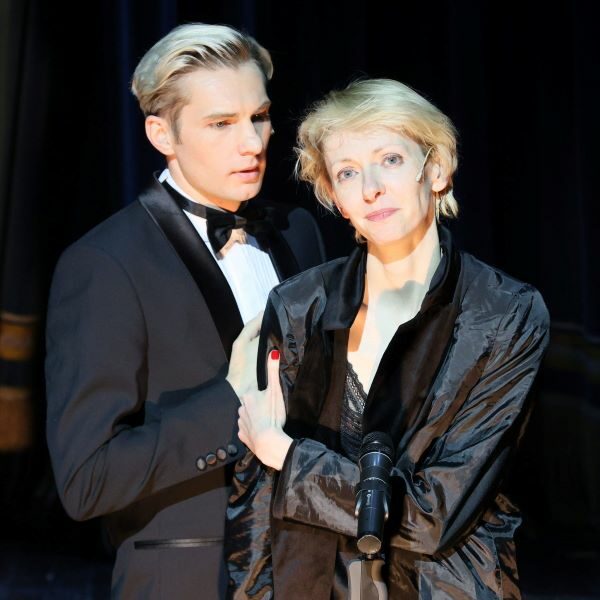 Спектакль «Женщина и мозг»