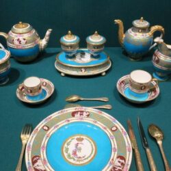 Выставка «Севрский фарфор и имитации. От преклонения до обмана»