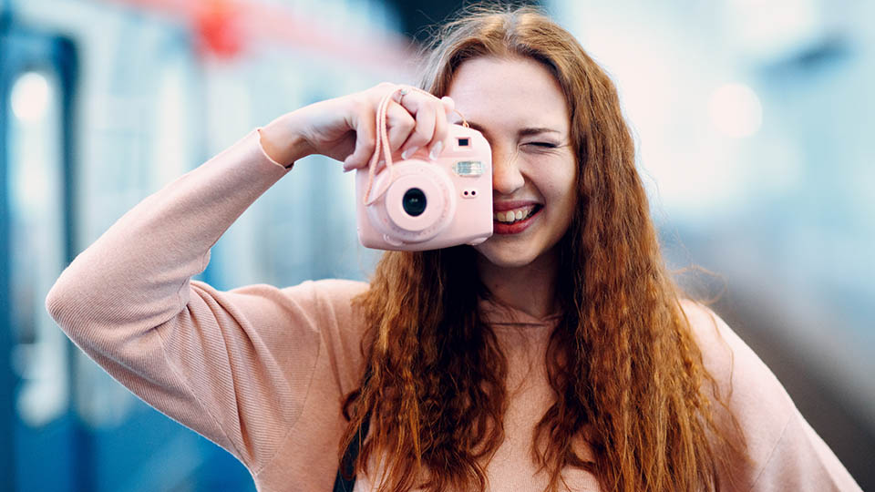 Лучшие фотоаппараты мгновенной печати 2025