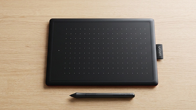 Wacom One by Wacom Medium. Фото: Павел Громов / Нейросеть