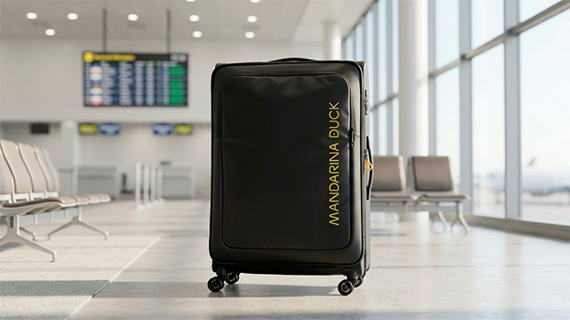 Mandarina Duck OSV05 Eco Coated. Фото: Ян Ляпин / Нейросеть