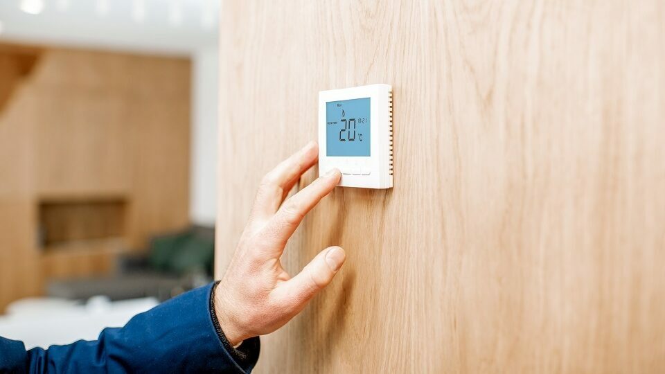 10 лучших терморегуляторов для дачи в 2025 году