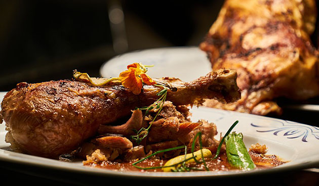 Курица, тушенная с абрикосами