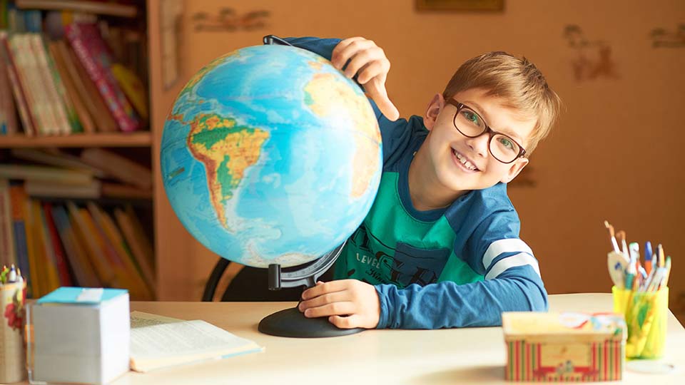 7 лучших интерактивных глобусов для детей в 2025 году