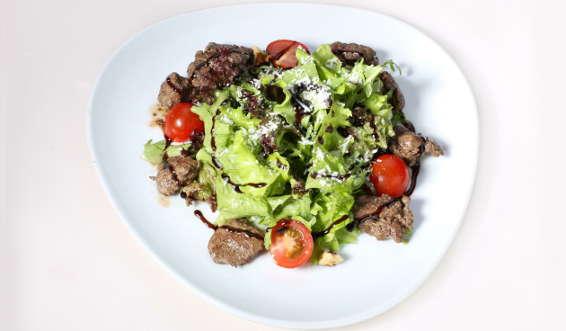 Куриная печень со сливками и луком