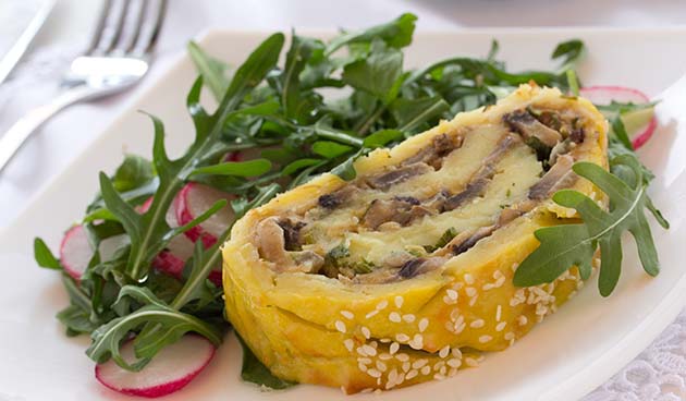 Картофельный рулет с грибами