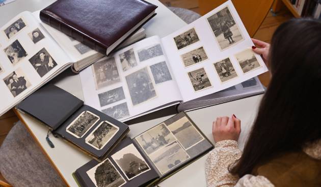 Просмотр семейных фотографий